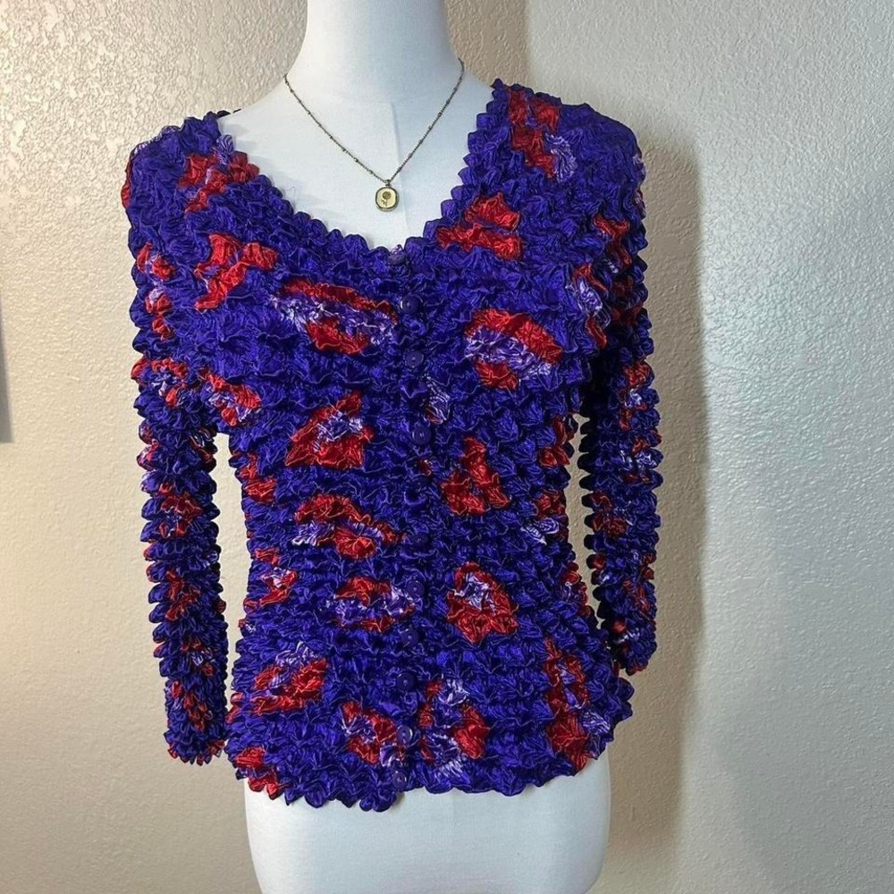 Vintage Popcorn Crinkle Top –‎ Purple Red Button Front Y2K Avant Garde